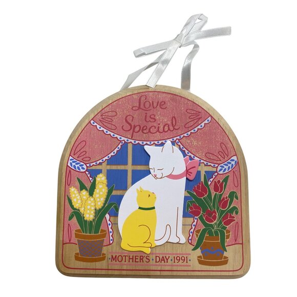 Vintage 1991 Avon Mothers Day Wooden Wall Plaque With Cats & Floral Design - Picture 1 of 3